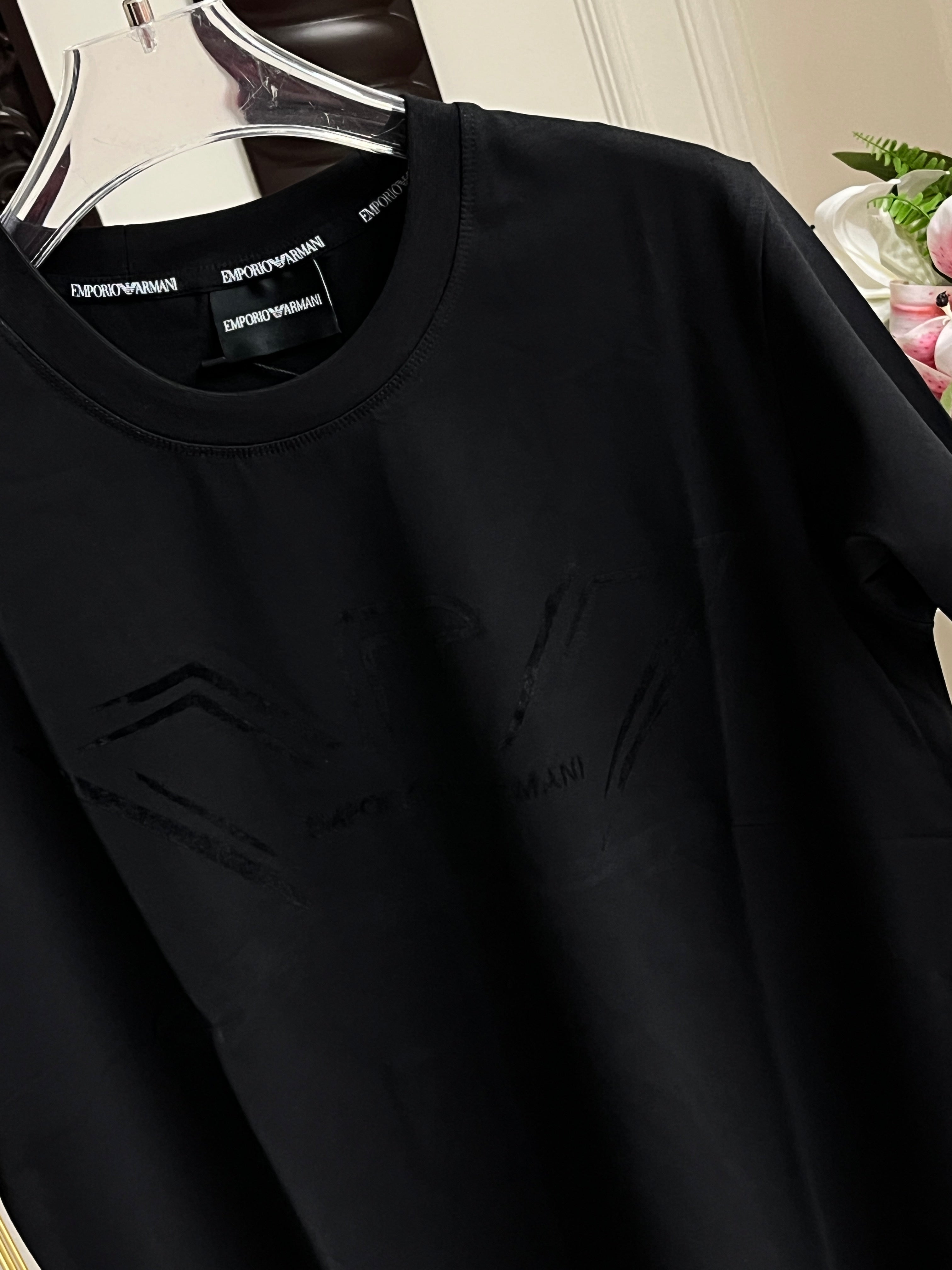 Graphic Crew Neck Tee – Black